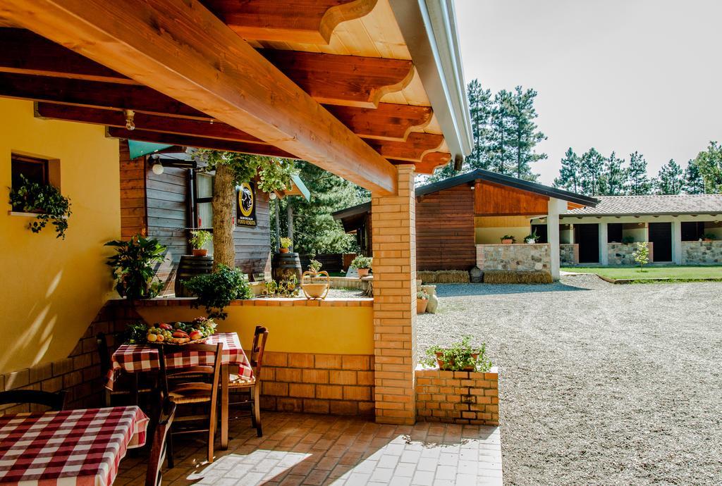 La Taverna Dei Briganti Hotel Cotronei Exterior photo