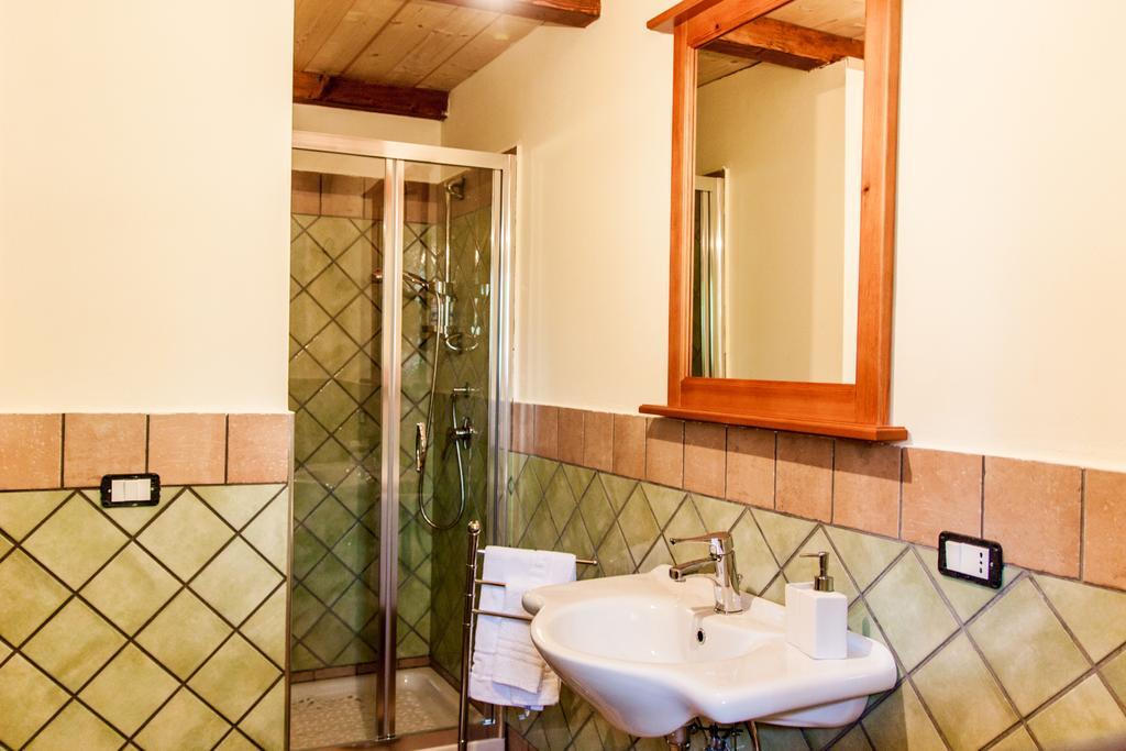La Taverna Dei Briganti Hotel Cotronei Room photo