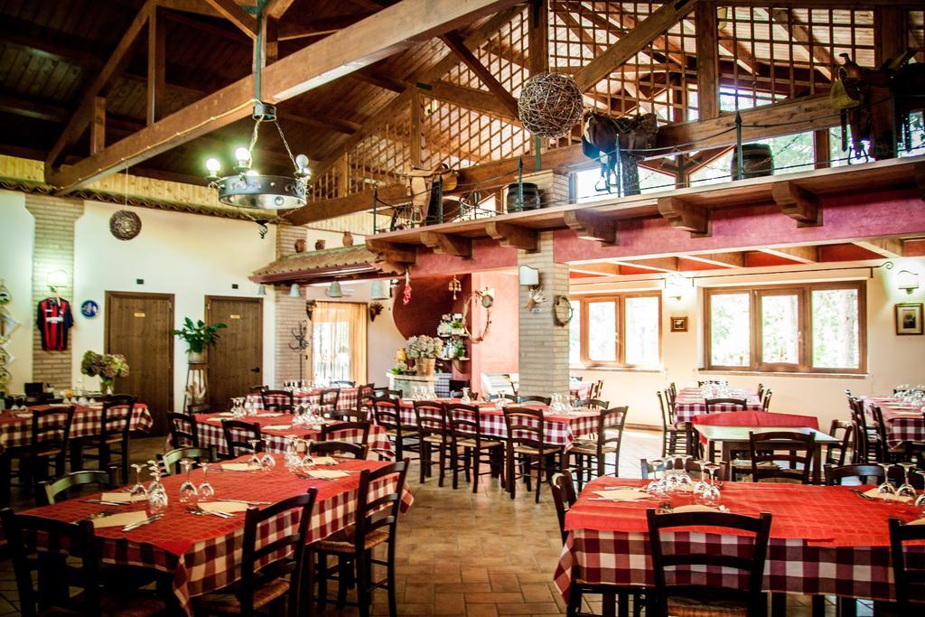 La Taverna Dei Briganti Hotel Cotronei Exterior photo