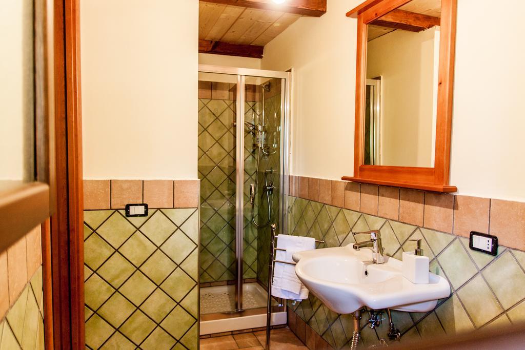 La Taverna Dei Briganti Hotel Cotronei Room photo
