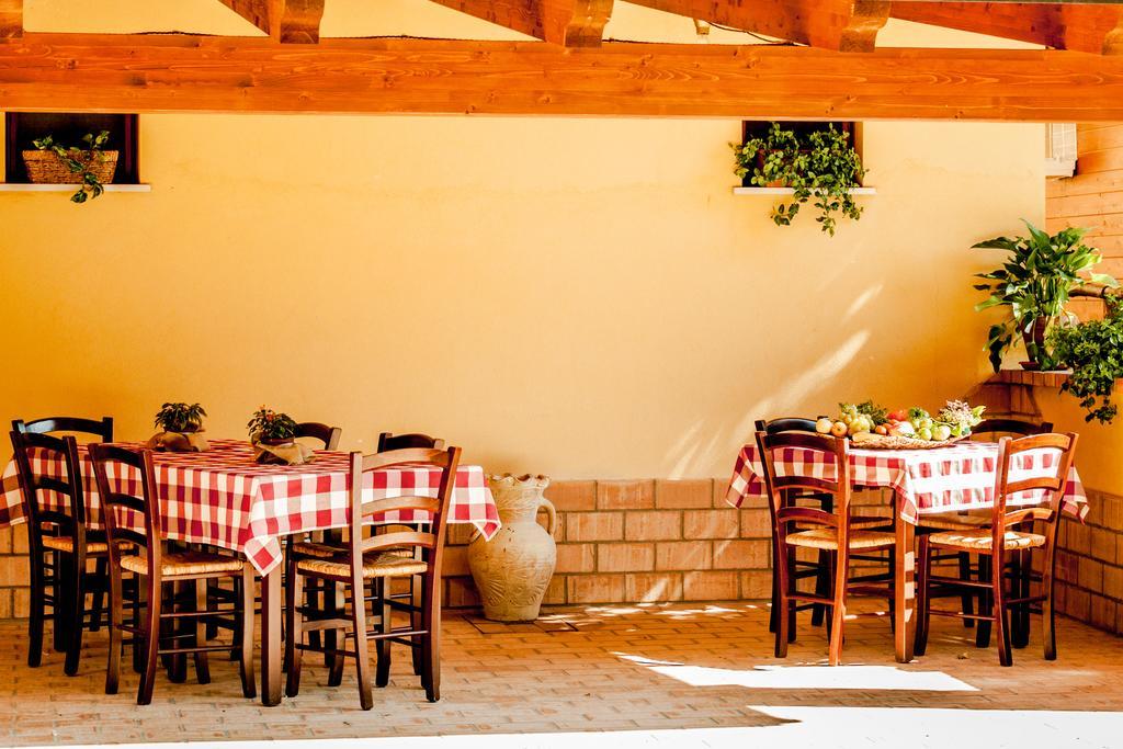 La Taverna Dei Briganti Hotel Cotronei Exterior photo